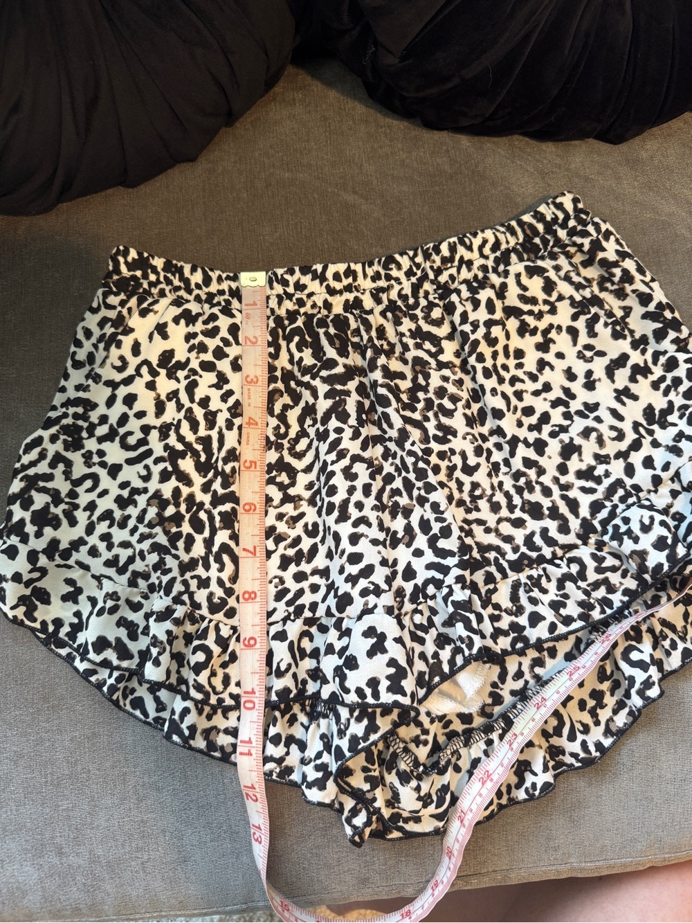 Honey Punch Leopard Ruffle Shorts - White Ivory Black XS or Small - Picture 9 of 9